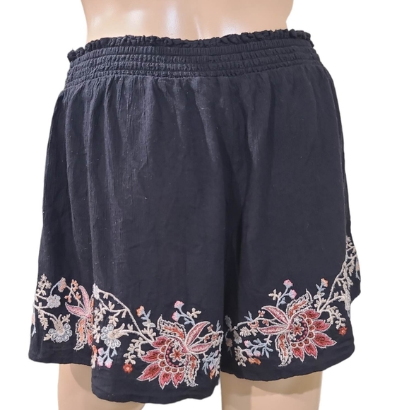 American Eagle set / black , crop and Shorts, embroidered , size small. - Picture 7 of 8